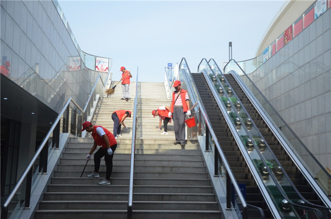 城投集團開展“創(chuàng)衛(wèi)迎暗訪、全城大掃除”主題志愿活動