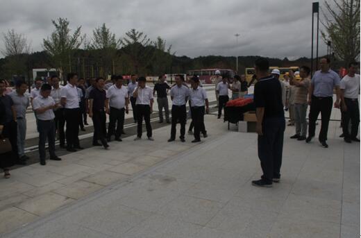 喜迎十九大，身邊看變化——我市干部賢內(nèi)助、鄉(xiāng)鎮(zhèn)街道負責(zé)人參觀高鐵商務(wù)區(qū)