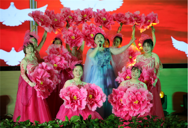 昌南新區(qū)、城投集團(tuán)舉行慶祝2021年元旦文藝匯演