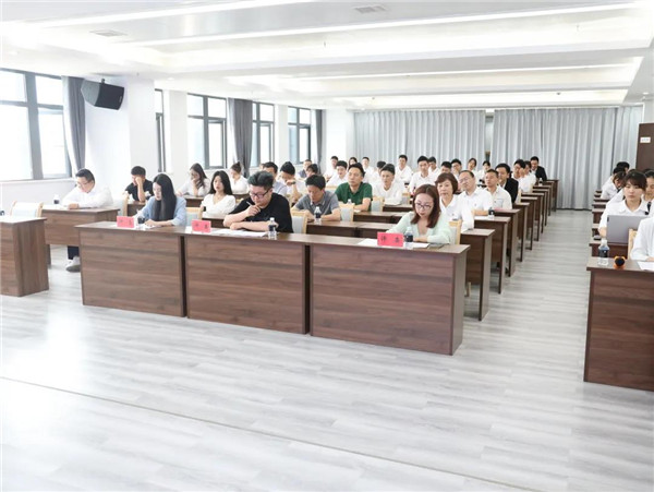 城投集團(tuán)舉辦“展現(xiàn)青年風(fēng)采，奉獻(xiàn)青春力量”主題演講比賽