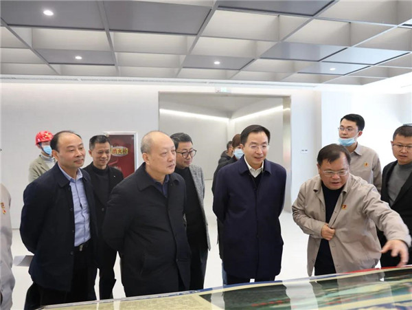 市委常委、常務(wù)副市長(zhǎng)鄧永翔現(xiàn)場(chǎng)調(diào)研城投集團(tuán)產(chǎn)業(yè)項(xiàng)目