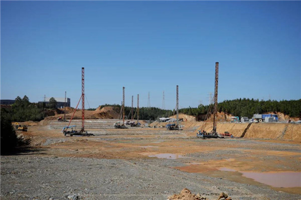 記者節(jié)：媒體聚焦昌南新區(qū)、城投集團(tuán)重點(diǎn)項(xiàng)目建設(shè)工地