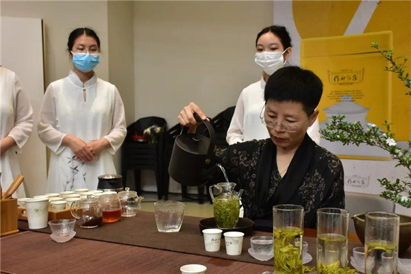 新理念、新時尚、新方式、新感受——德宇集團舉行2022得雨活茶新品發(fā)布推廣會