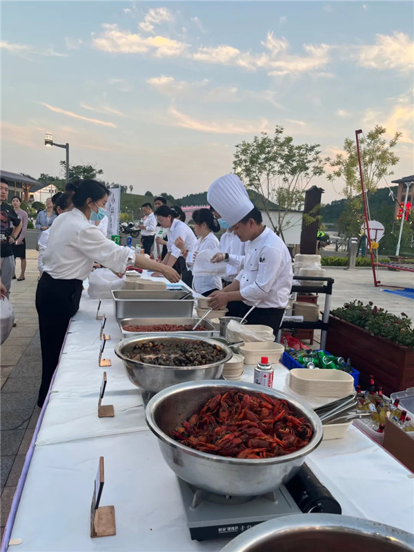 興商貿(mào) 促消費 惠民生！景德鎮(zhèn)這里的夜市很火爆！