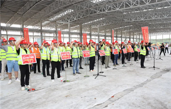 決戰(zhàn)三十天收官 昌南新區(qū)、城投集團(tuán)舉行透光陶瓷項(xiàng)目誓師大會(huì)