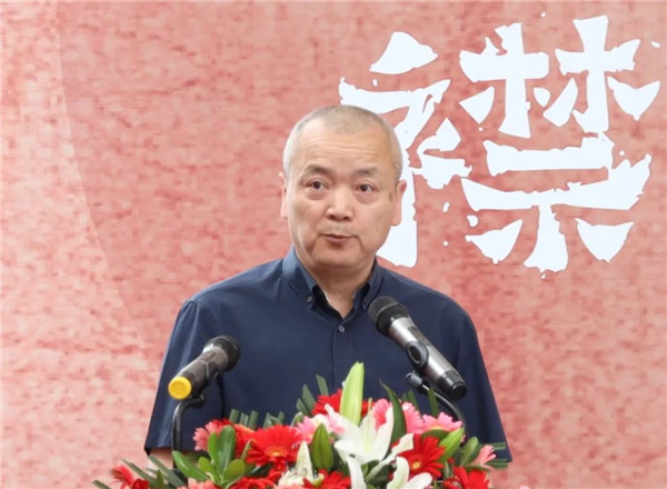 中國(guó)美術(shù)學(xué)院景德鎮(zhèn)藝創(chuàng)中心啟幕展暨揭牌儀式舉行——金一斌吳雋出席并共同揭牌