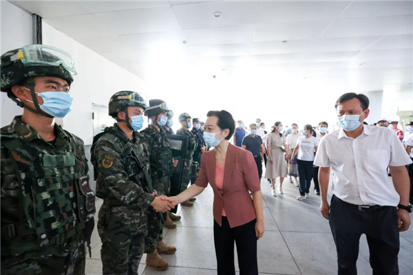 胡雪梅調(diào)研國慶期間不停工重點項目、商貿(mào)旅游消費工作