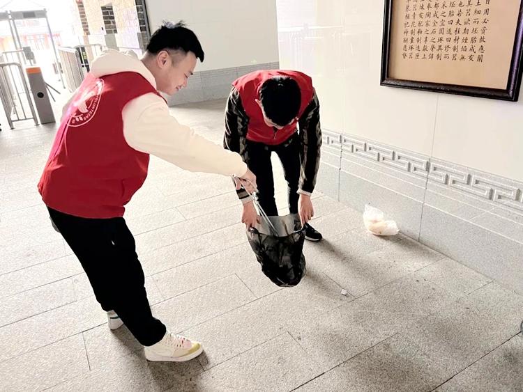 城投集團(tuán)開展“學(xué)習(xí)雷鋒我先行 追夢(mèng)奮進(jìn)新時(shí)代”志愿活動(dòng)