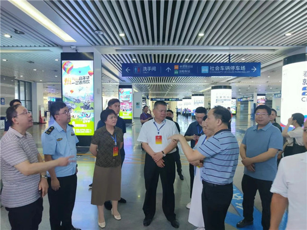 市政協(xié)開(kāi)展“加快旅游集散體系建設(shè)，助力夜經(jīng)濟(jì)高質(zhì)量發(fā)展”專題調(diào)研