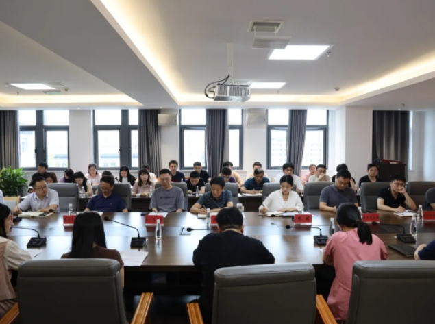 市城投集團(tuán)召開深入貫徹中央八項(xiàng)規(guī)定精神學(xué)習(xí)教育征求意見建議座談會(huì)