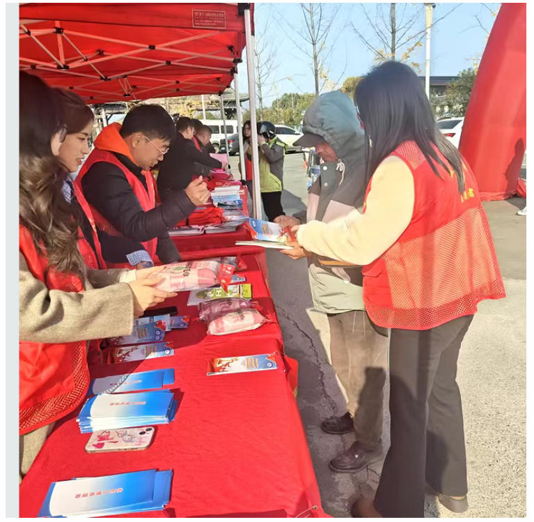 市城投集團(tuán)開展“國(guó)家憲法日”宣傳活動(dòng)
