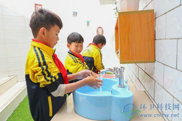 貴州織金：農(nóng)村學校的“廁所革命”